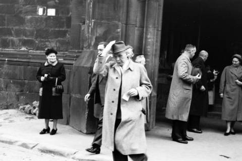 ARH NL Dierssen 1308/0004, Kirchgang nach Landtagswahl, Hannover, 1955