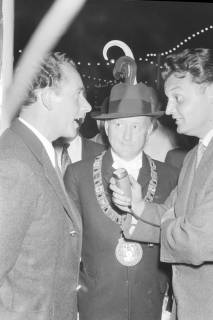 ARH NL Dierssen 1313/0020, Wüstehoff mit Bundesschützenkönig, Hannover, 1955