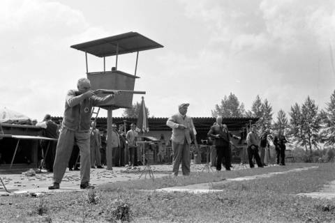 ARH NL Dierssen 1313/0033, Bundes-Schützenfest: Tontaubenschießen, Hannover, 1955