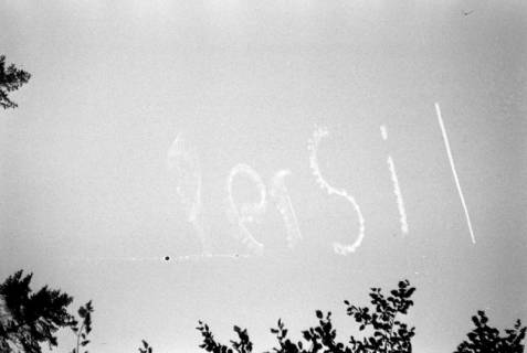 ARH NL Dierssen 1325/0019, Persil-Werbung aus Kondensstreifen am Himmel, Bredenbeck, 1955