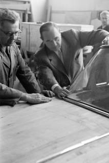 ARH NL Dierssen 1328/0011, Dr. h.c. Carl F. W. Borgward in der Borgward-PKW-Fabrik, Bremen, 1955