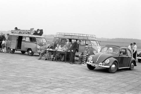 ARH NL Dierssen 1336/0018, PKW-Geschicklichkeitsturnier auf dem Flughafen Braunschweig-Wolfenbüttel, Braunschweig, 1955