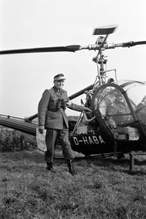 ARH NL Dierssen 1339/0006, Manöver Bundesgrenzschutz: Hubschrauber, Mandelsloh, 1955