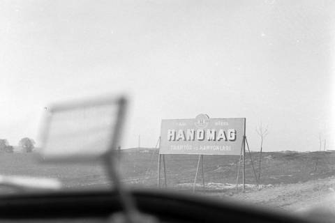 ARH NL Dierssen 1348/0012, Autostraße mit Reklameschildern, Istanbul, 1956