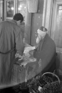 ARH NL Dierssen 1349/0036, Lebensmittelverkauf bei Nacht, Istanbul, 1956