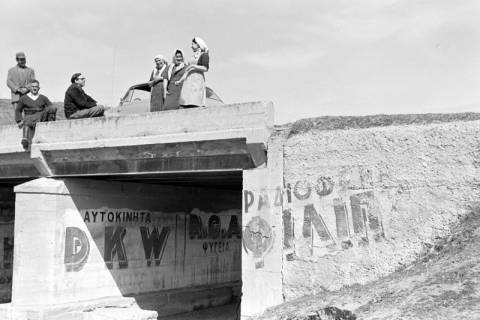 ARH NL Dierssen 1351/0029, Brücke mit DKW-Reklame, Polykastro, 1956