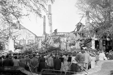 ARH NL Dierssen 1357/0020, Nach dem Brand des Hotel Düsterdiek, Neuhaus im Solling, 1956