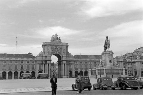 ARH NL Dierssen 1362/0018, Tour d'Europe: Arco da Rua Augusta und Reiterstatue José I., Lissabon, 1956