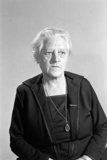 ARH NL Dierssen 1365/0017, Passbild Elfriede Ritter (Deutsche Partei), Hannover, 1956