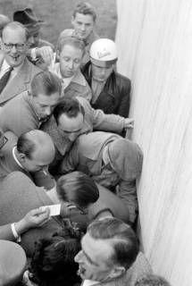 ARH NL Dierssen 1371/0016, Start der lustigen ADAC-Fahrt, Hannover, 1956