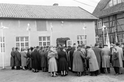ARH NL Dierssen 1380/0001, Einweihung der St. Hedwig? Kapelle, Völksen, 1957