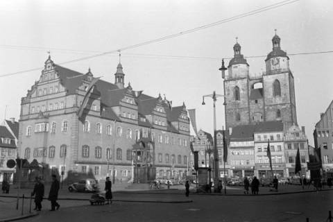 ARH NL Dierssen 1380/0034, Marktplatz und Stadtkirche St. Marien, Lutherstadt Wittenberg, 1957