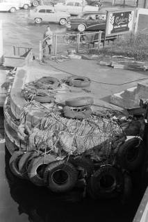 ARH NL Dierssen 1385/0018, Caltex Economy-Test: Reifen als Fender an der Anlegestelle der Fähre, Kopenhagen, 1957