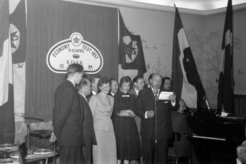 ARH NL Dierssen 1386/0031, Caltex Economy-Test: Abschlussfeier, 1957
