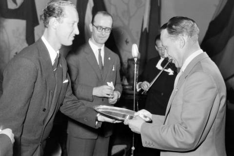 ARH NL Dierssen 1387/0008, Caltex Economy-Test: Abschlussfeier und Ehrung, 1957