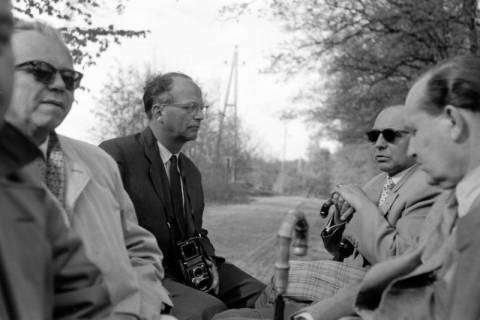 ARH NL Dierssen 1390/0021, Kutschfahrt Landespresse-Konferenz, Wilsede, 1957