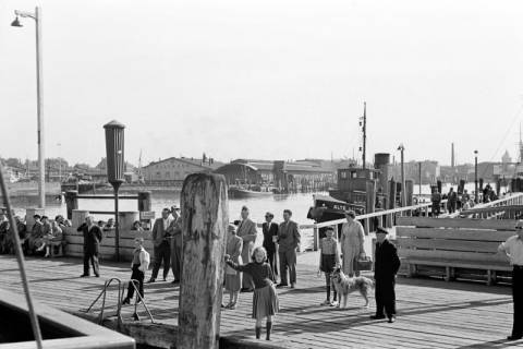 ARH NL Dierssen 1391/0006, Dampferfahrt der Presse-Konferenz: Hafen, Cuxhaven, 1957