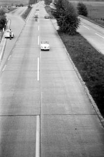 ARH NL Dierssen 1391/0013, ADAC-Kleinwagen-Wettbewerb auf der Autobahn, Sievershausen, 1957