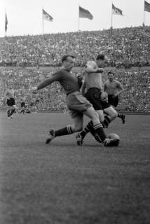 ARH NL Dierssen 1392/0041, Fußballspiel im Niedersachsenstadion, Hannover, 1957