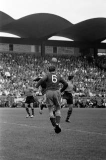 ARH NL Dierssen 1393/0003, Fußballspiel im Niedersachsenstadion, Hannover, 1957