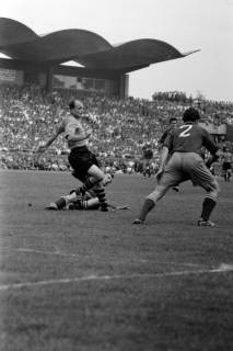 ARH NL Dierssen 1393/0008, Fußballspiel im Niedersachsenstadion, Hannover, 1957