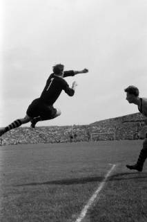 ARH NL Dierssen 1393/0015, Fußballspiel im Niedersachsenstadion, Hannover, 1957