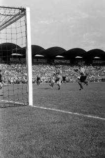 ARH NL Dierssen 1393/0016, Fußballspiel im Niedersachsenstadion, Hannover, 1957