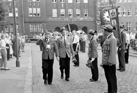 ARH NL Dierssen 1396/0011, Polizeisportverein beim Schützenfest, Hannover, 1957