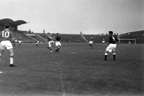 ARH NL Dierssen 1398/0028, Fußballspiel im Niedersachsenstadion, Hannover, 1957