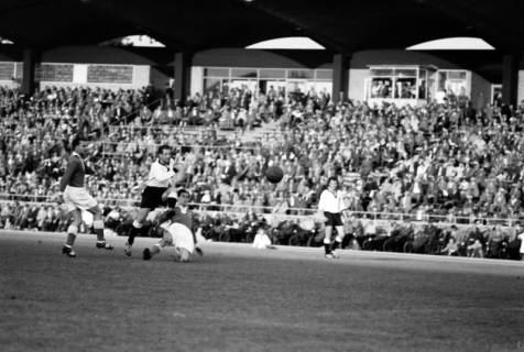 ARH NL Dierssen 1399/0006, Fußballspiel im Niedersachsenstadion, Hannover, 1958