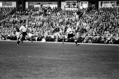 ARH NL Dierssen 1399/0008, Fußballspiel im Niedersachsenstadion, Hannover, 1958