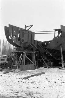 ARH NL Dierssen 1400/0008, Schiffsrumpf im Bau in der Arminiuswerft am Mittellandkanal, Hannover, 1958