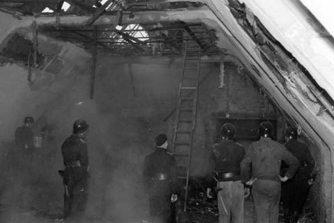 ARH NL Dierssen 1401/0019, Dachstuhlbrand, Bad Pyrmont, 1958