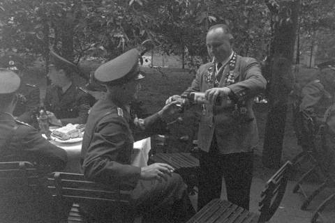 ARH NL Dierssen 1406/0003, Schießsport-Abteilung des Polizei-Sportverein Hannover am Tag des Schützenausmarsches, Hannover, 1960