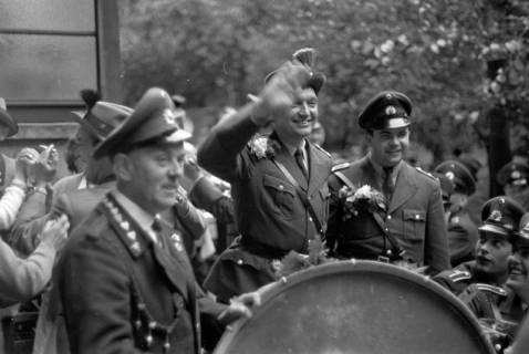 ARH NL Dierssen 1406/0019, Schießsport-Abteilung des Polizei-Sportverein Hannover am Tag des Schützenausmarsches, Hannover, 1960