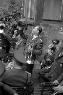 ARH NL Dierssen 1406/0021, Schießsport-Abteilung des Polizei-Sportverein Hannover am Tag des Schützenausmarsches, Hannover, 1960