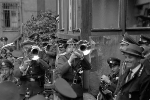 ARH NL Dierssen 1406/0022, Schießsport-Abteilung des Polizei-Sportverein Hannover am Tag des Schützenausmarsches, Hannover, 1960