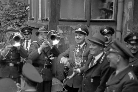 ARH NL Dierssen 1406/0023, Schießsport-Abteilung des Polizei-Sportverein Hannover am Tag des Schützenausmarsches, Hannover, 1960