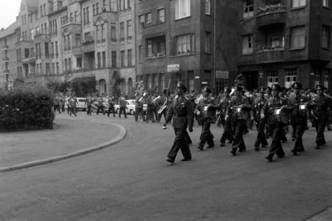 ARH NL Dierssen 1406/0027, Schießsport-Abteilung des Polizei-Sportverein Hannover beim Schützenausmarsch, Hannover, 1960