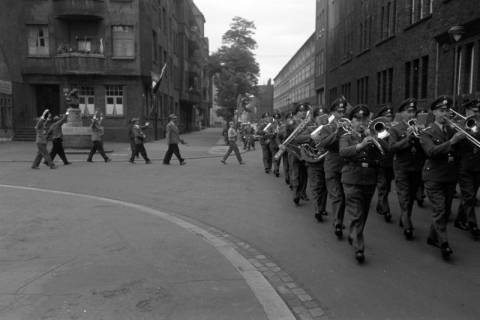 ARH NL Dierssen 1406/0028, Schießsport-Abteilung des Polizei-Sportverein Hannover beim Schützenausmarsch, Hannover, 1960