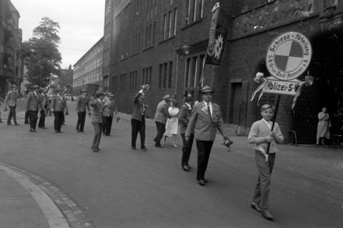 ARH NL Dierssen 1406/0029, Schießsport-Abteilung des Polizei-Sportverein Hannover beim Schützenausmarsch, Hannover, 1960