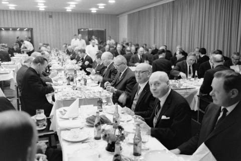 ARH NL Dierssen 1418/0003, Parlamentarischer Abend im Landtag mit Ministerpräsident Georg Diederichs, Finanzminister Jan Eilers, Landtagspräsident Richard Lehners und Presse, Hannover, 1963