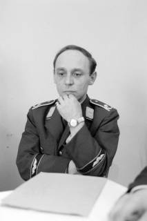 ARH NL Dierssen 1437/0003, Pressekonferenz zum Schießunglück auf dem Truppenübungsplatz Bergen-Hohne am 9. April 1964, Münster, 1964