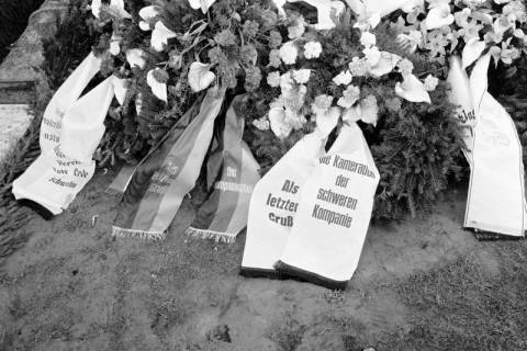 ARH NL Dierssen 1477/0014, Beisetzung des Soldaten Arnoldi, Schwelm, zwischen 1964/1965