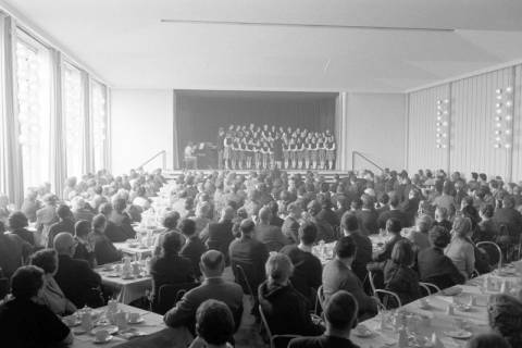 ARH NL Dierssen 1483/0002, Preisverteilung Heimatwettbewerb mit Schaumburger Märchensängern, Bad Nenndorf, 1965