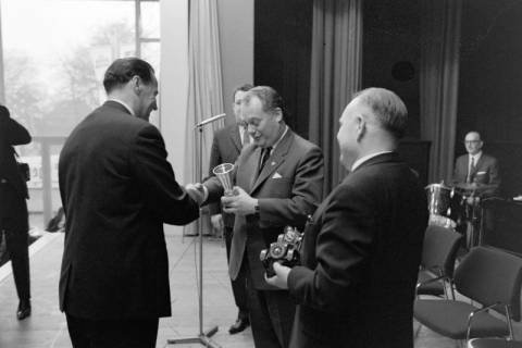 ARH NL Dierssen 1483/0011, Preisverteilung Heimatwettbewerb, Bad Nenndorf, 1965