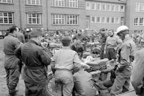 ARH NL Dierssen 1497/0004, Harz-Heide-Fahrt für Motorräder, Munster, 1965