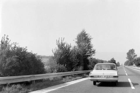 ARH NL Dierssen 1542/0009, Auf der Autobahn, 1966