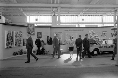 ARH NL Dierssen 1544/0017, Stand des ADAC-Stadtpannendienst bei einer Ausstellung, Hannover, 1966