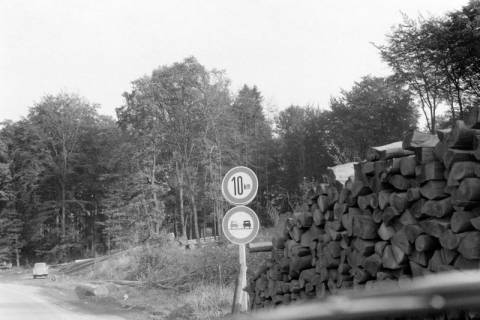 ARH NL Dierssen 1545/0011, Verkehrsschilder Überholverbot/10 km, 1966